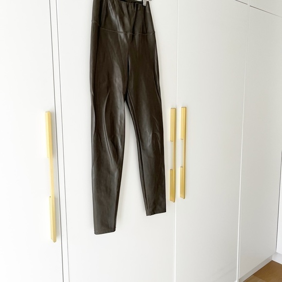 𝅺aritzia Wilfred Daria Vegan legging - Picture 12 of 12